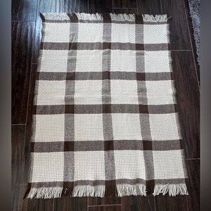 FARIBO Brown and Cream Plaid Throw Blanket EUC
